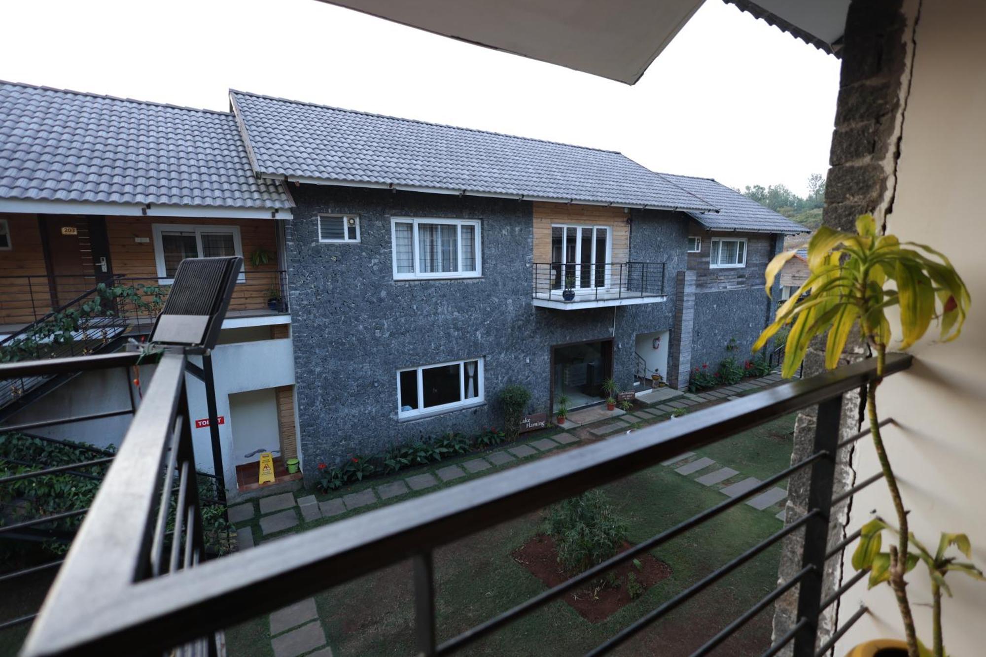 Queens -yellow Lake &spa -yercaud