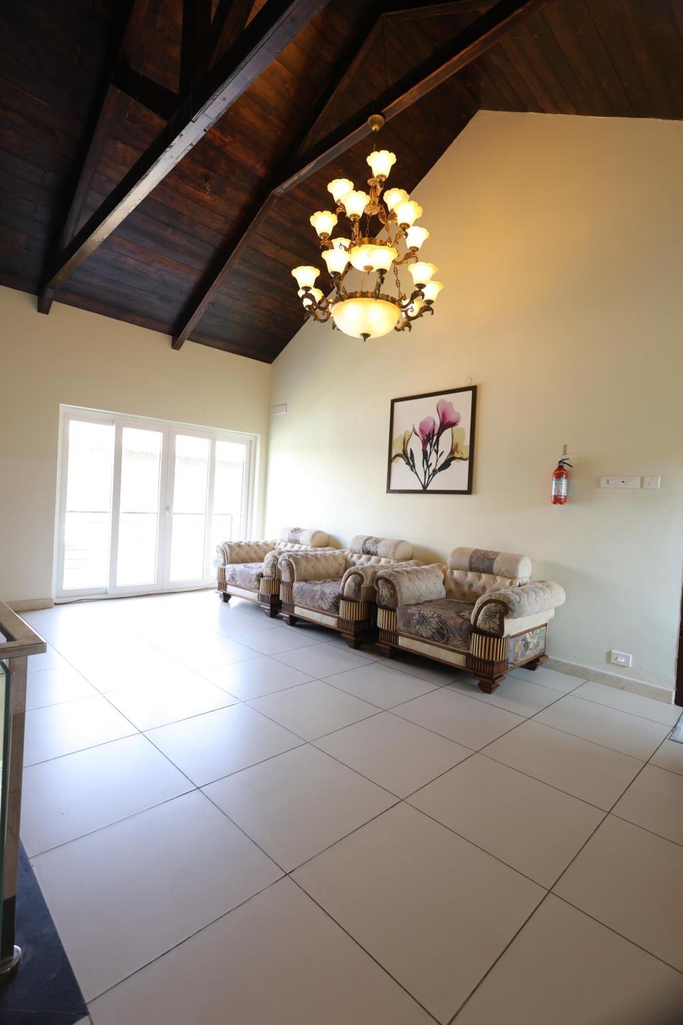 Queens -yellow Lake &spa -yercaud Yercaud