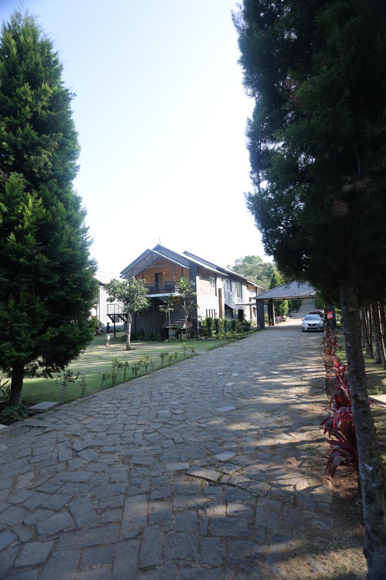 Queens -yellow Lake &spa -yercaud 4*