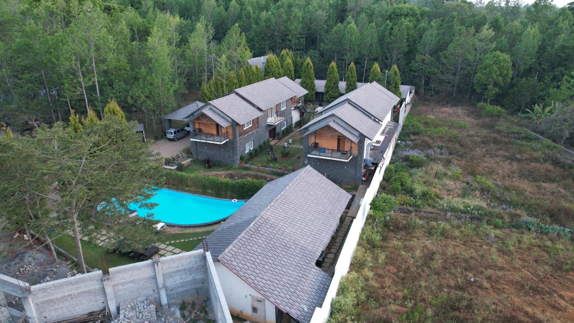 Queens -yellow Lake &spa -yercaud