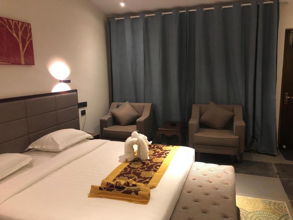 Mainland & By Kolaahalam Hotel 4*